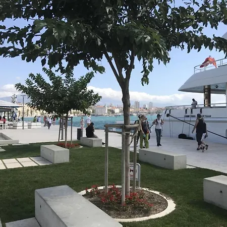 Beachfront Apartment Drazen, With Garden And Parking Split Exterior photo