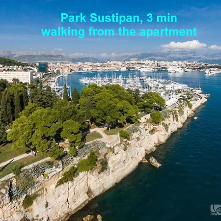 Beachfront Apartment Drazen, With Garden And Parking Split Exterior photo