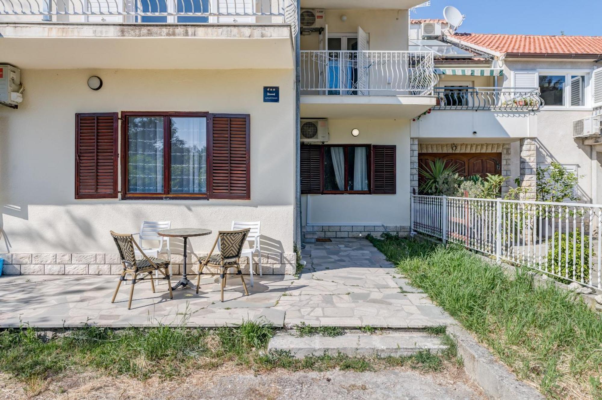 Beachfront Drazen, With Garden And Parking Apartment *