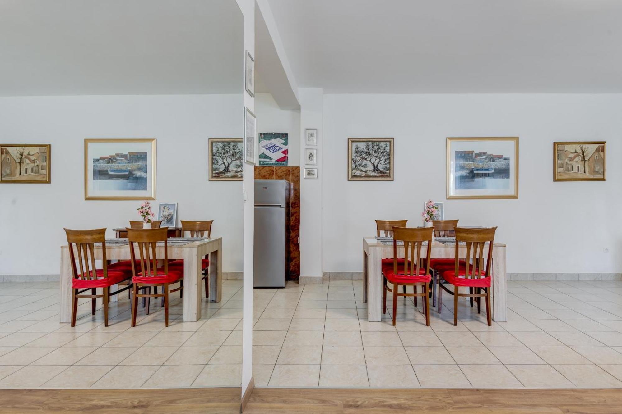 Beachfront Drazen, With Garden And Parking * Split